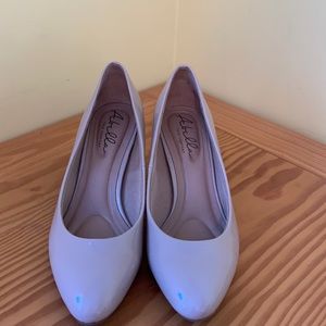 Flesh coloured patent dress shoes.